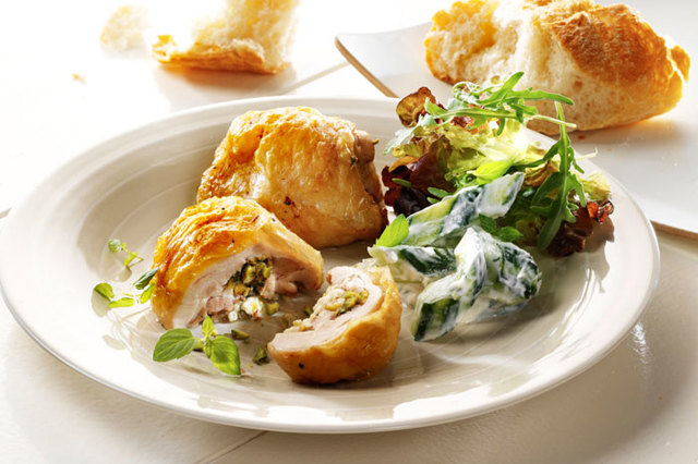 Kylling bagt med feta & pistacienødder