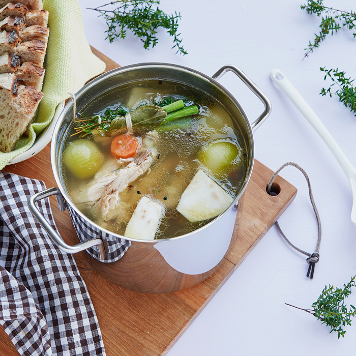Suppe af kyllingeskrog