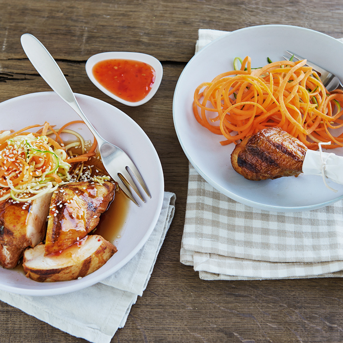 Grillet kylling med asiatisk grønsagsspaghetti