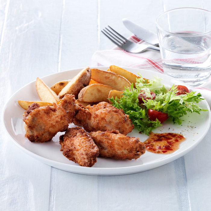 Crispy-wings-med-stegte-kartofler_L.jpg